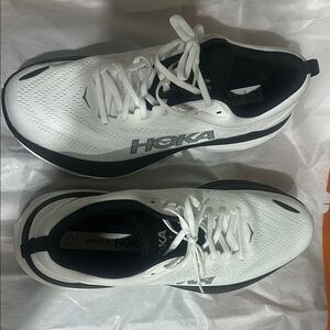 HOKA Men's White and Black Running Shoes- Brand New Never Worn  Bondi 8